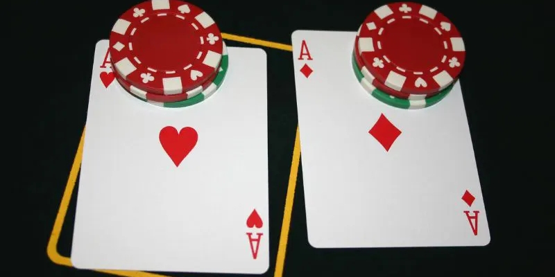 Luật chơi cơ bản của Baccarat liên quan đến xì bàn